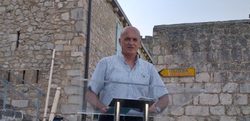 IVŠINOVIĆ NAJBOLJI KAZIVAČ STIHOVA VEČERI