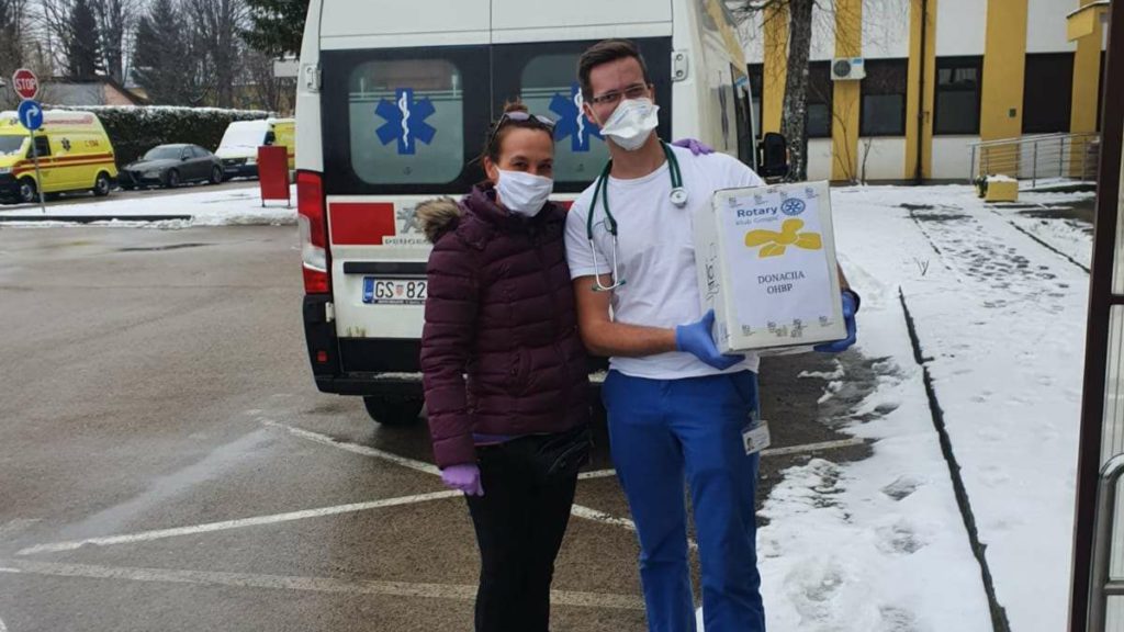 LIKA SVJETLO PROIZVELO ZAŠTITNE MASKICE I DONIRALI HITNOM PRIJEMU