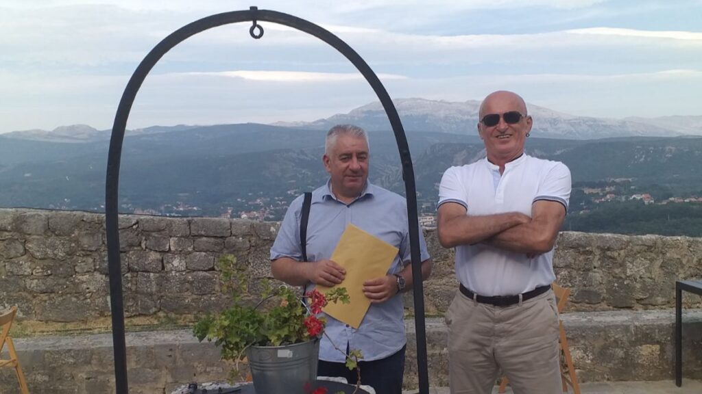 Gospićki pjesnici Branimir Mikić i Danko Ivšinović na Kninskoj tvrđavi