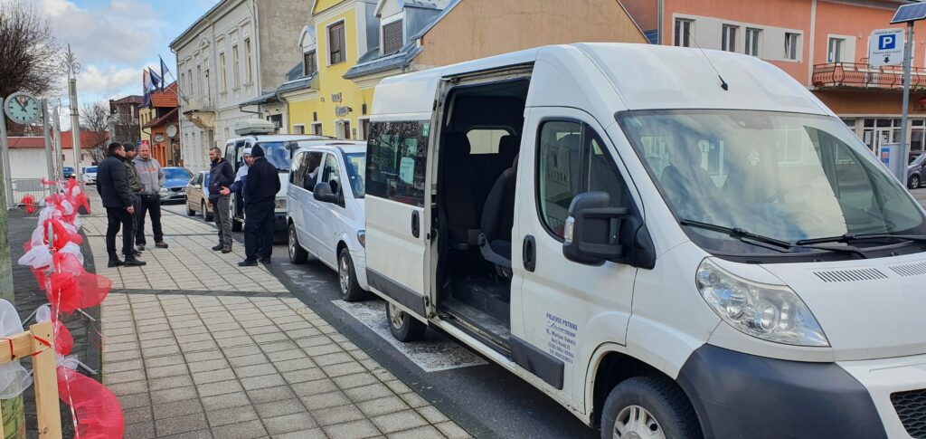 Gospićani samoinicijativno prikupljaju pomoć na gradskom trgu za područja pogođena potresom