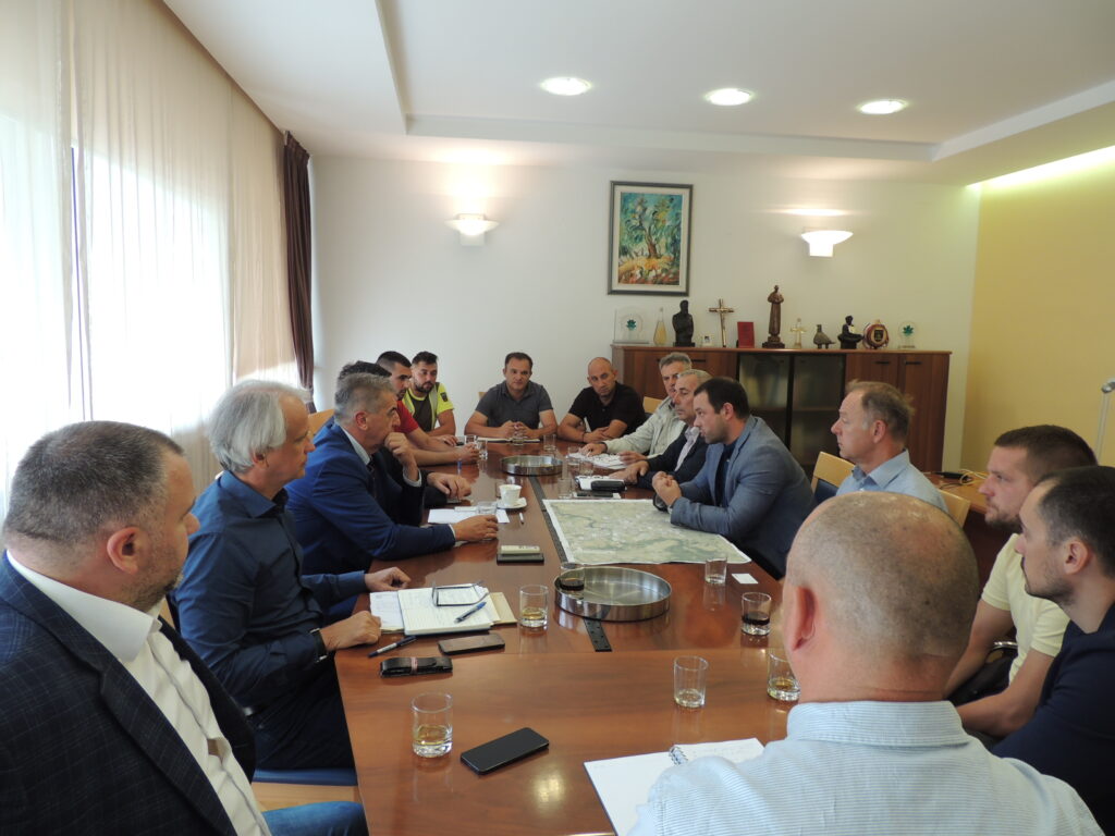 GRADONAČELNIK MILINOVIĆ ĆE KOORDINIRATI SANACIJOM PROMETNICA U GOSPIĆU