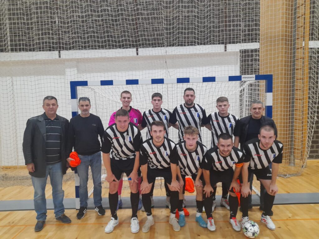 ZAGREB 92     –    LIKA ŠPORT      1:3    (0:1)