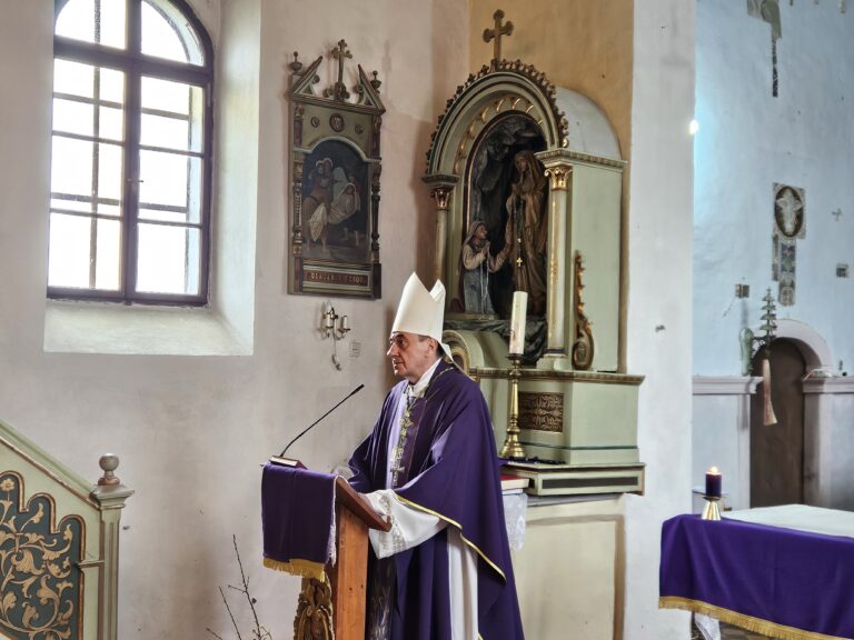 Biskup Marko Medo u pohodu Gornjem Kosinju: „Ustrajte u očuvanju svojih ognjišta“